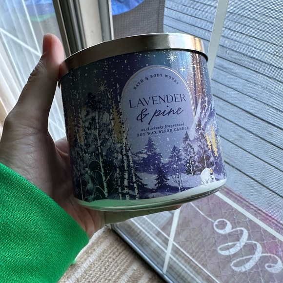 Bath & Body Works Lavender & Pine Candle - Picture 1 of 4